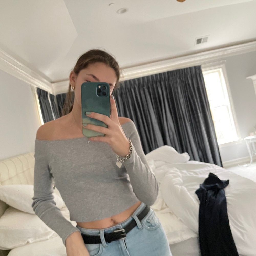 BRANDY MELVILLE OFF THE SHOULDER